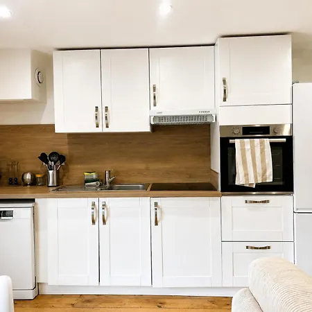 Appartements, Parking Prive Gratuit En Securisee